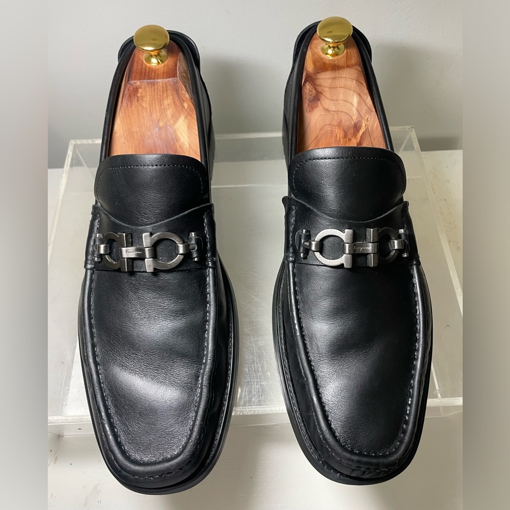 Salvatore ferragamo gancini black leather logo blukes wg sole loafer sz 9.5